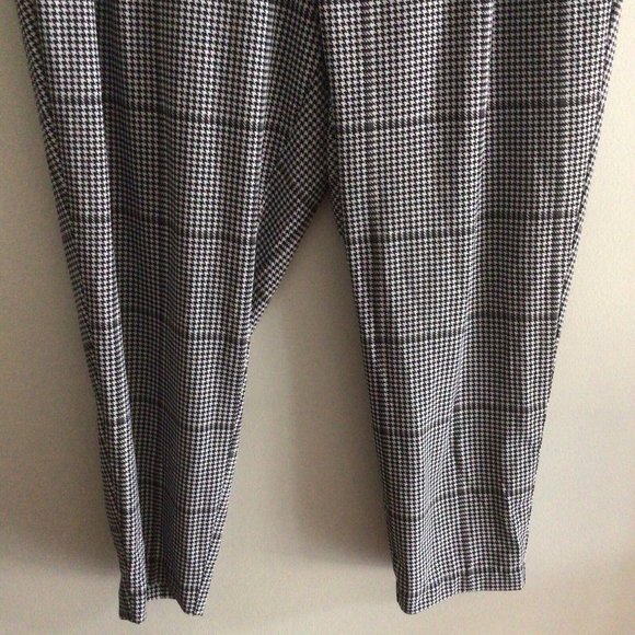 Torrid Women Plus Sz 2X Black White Plaid Houndstooth Crepe Pull-On Tapered Pant - Picture 3 of 9